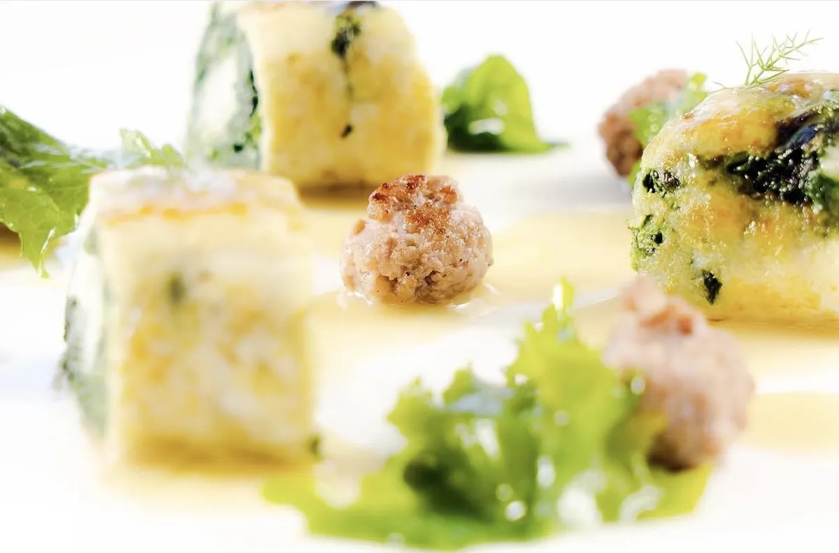Piatto dello Chef Gennaro Amitrano con verdure, polpettine e crema, Ristorante Piccolino Capri